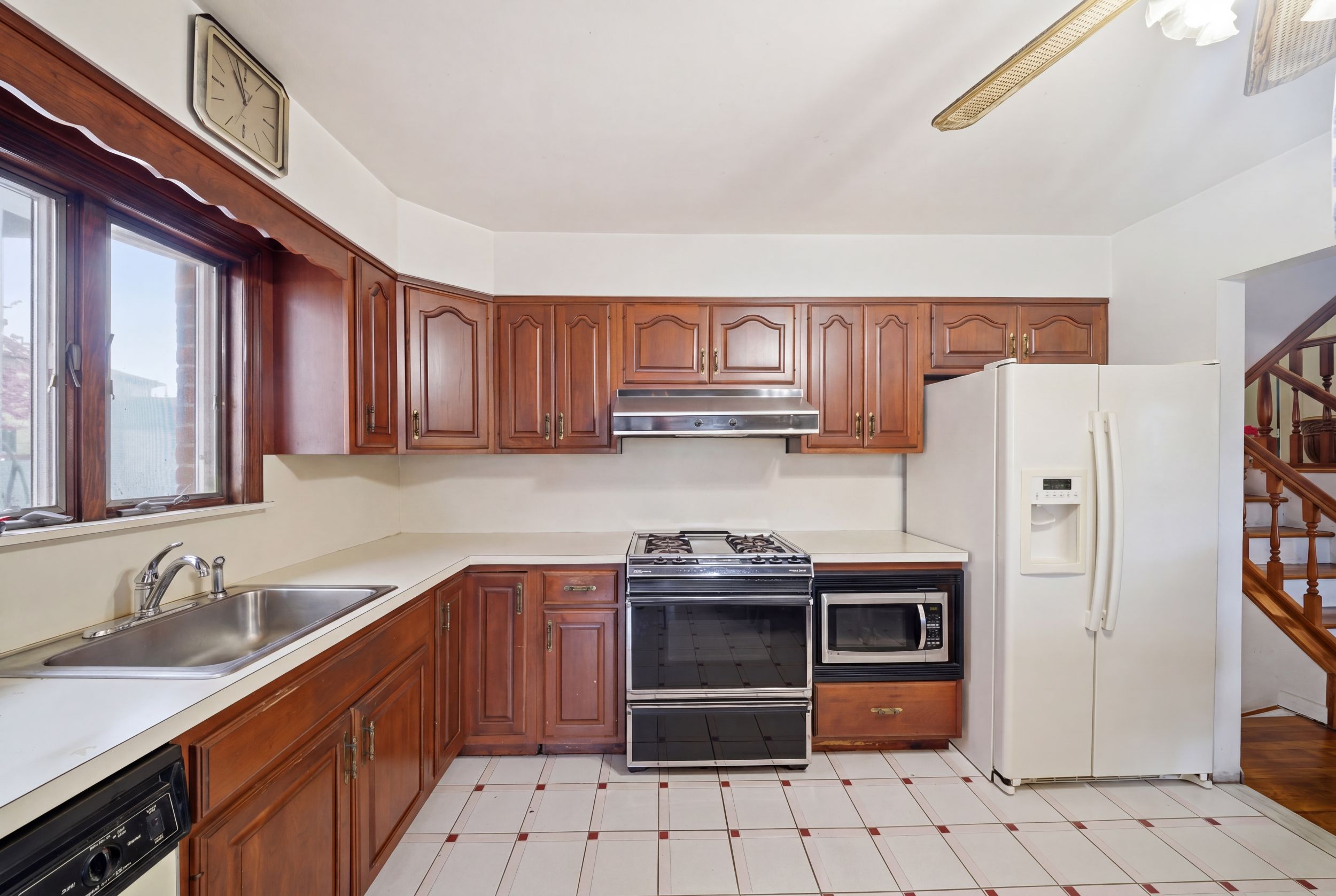 17 Barlow Drive North, Brooklyn, NY, 11234 - Photo 3