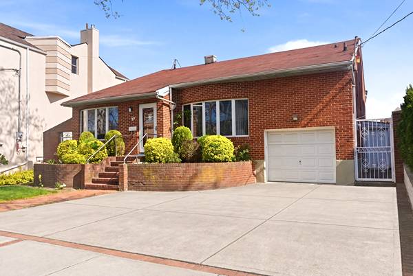 17 Barlow Drive North, Brooklyn, NY, 11234 - Photo 2