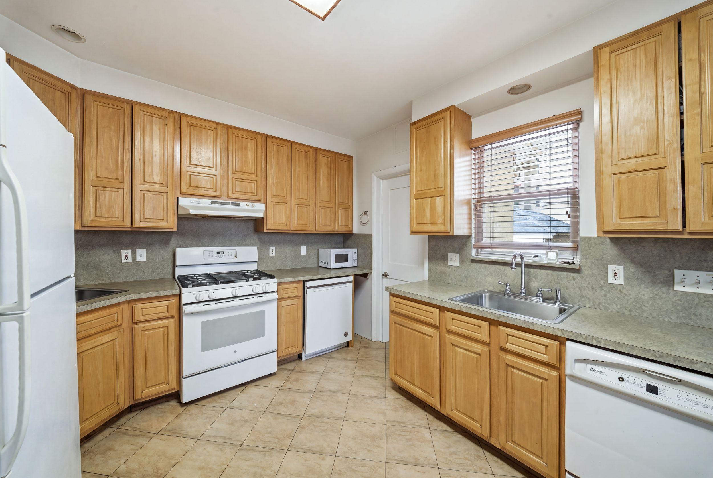 1514 East 28th Street, Brooklyn, NY, 11229 - Photo 9