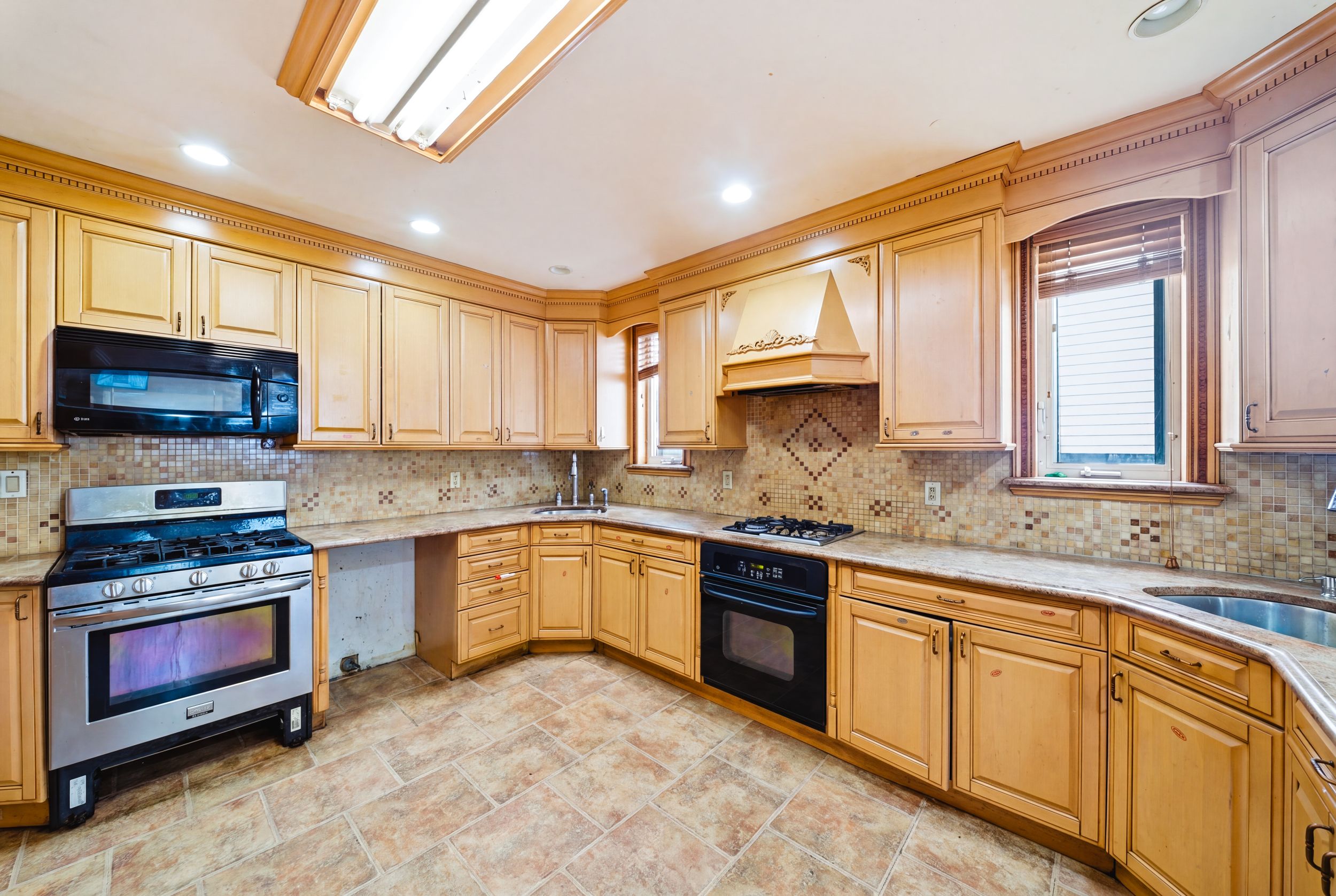 1213 East 34th Street, Brooklyn, NY, 11210 - Photo 9